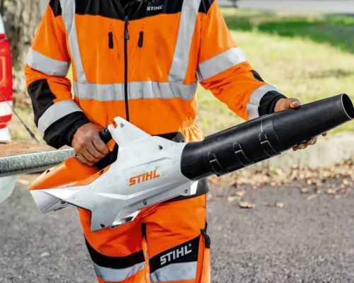 Strumenti professionali STIHL a batteria al servizio delle attività di Gruppo Bertoni e Paulownia Piemonte Nazionale